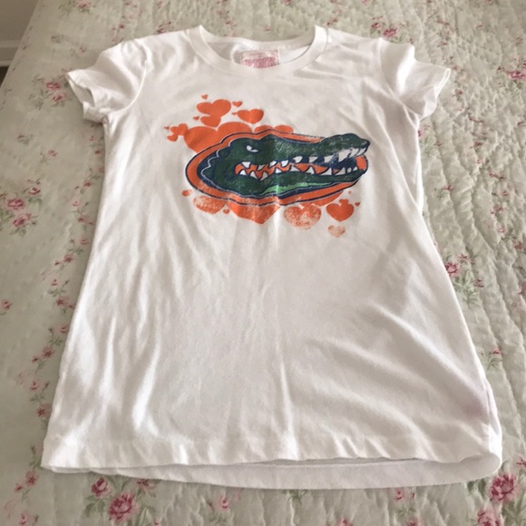Victoria’s Secret Pink Gator shirt! - Picture 2 of 2